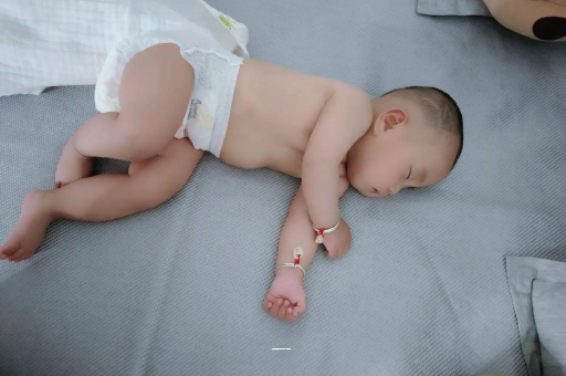 厦门宝宝拉屎有黑色颗粒